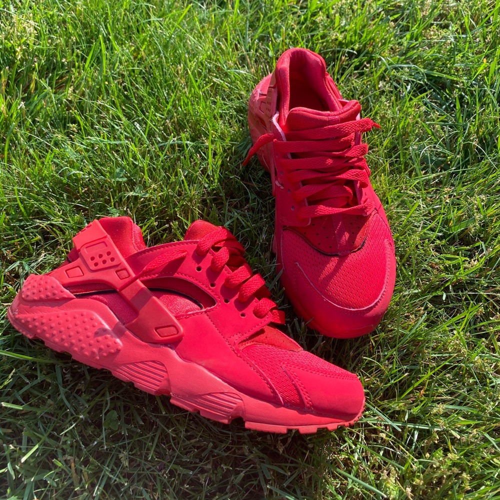 Red Nike Huraches